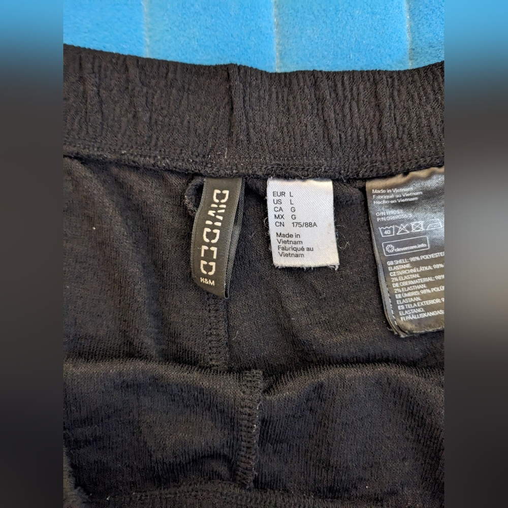 H&M Divided Black Shorts - Picture 7 of 8